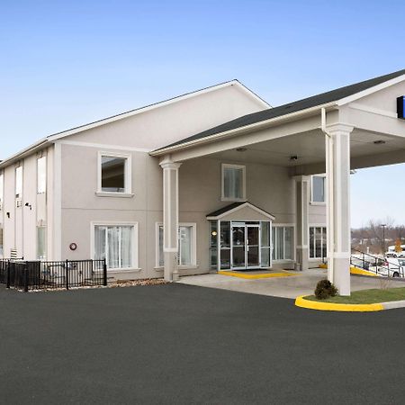 Days Inn By Wyndham Woodstock Exteriér fotografie