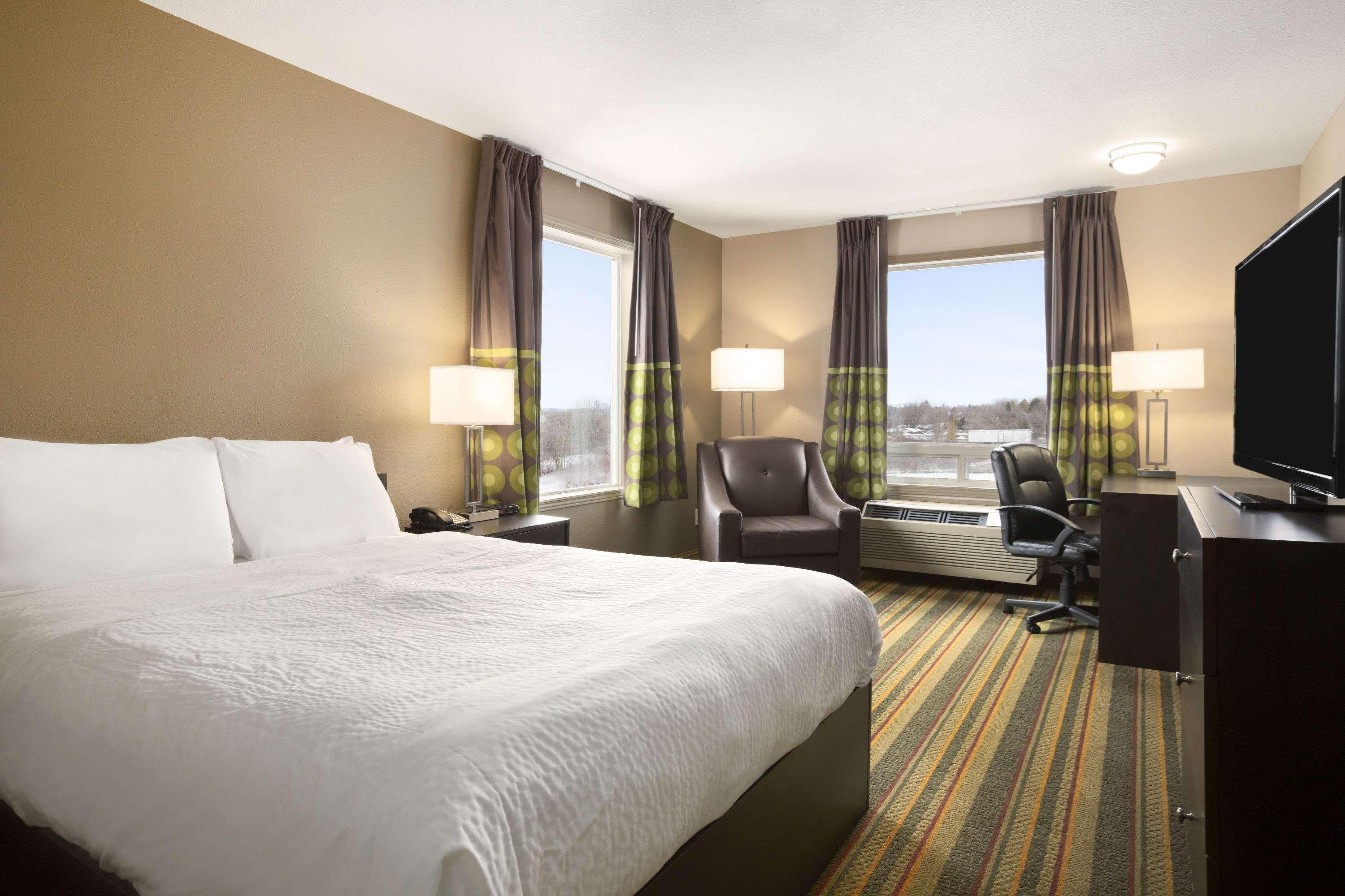Days Inn By Wyndham Woodstock Exteriér fotografie