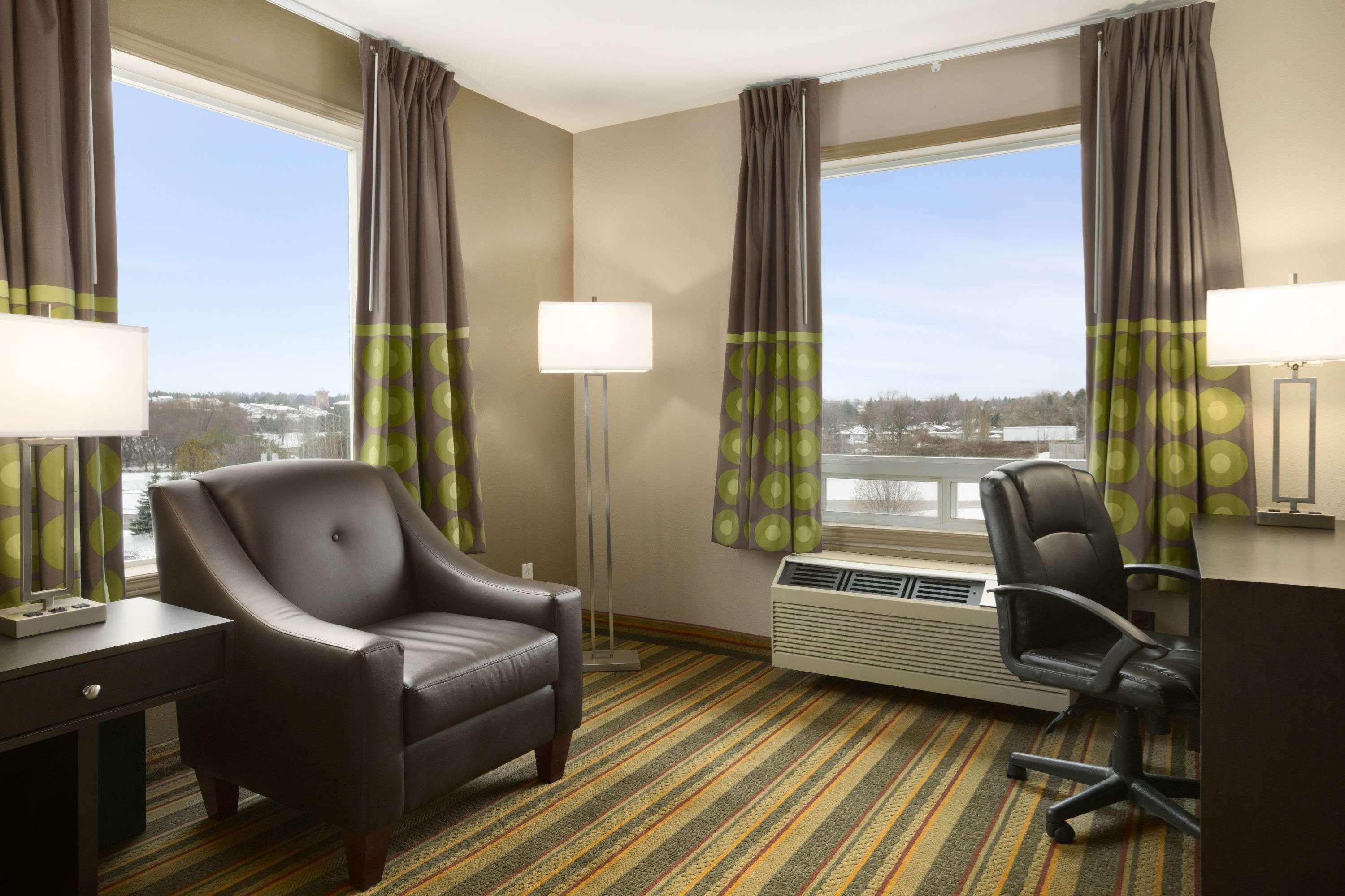 Days Inn By Wyndham Woodstock Exteriér fotografie