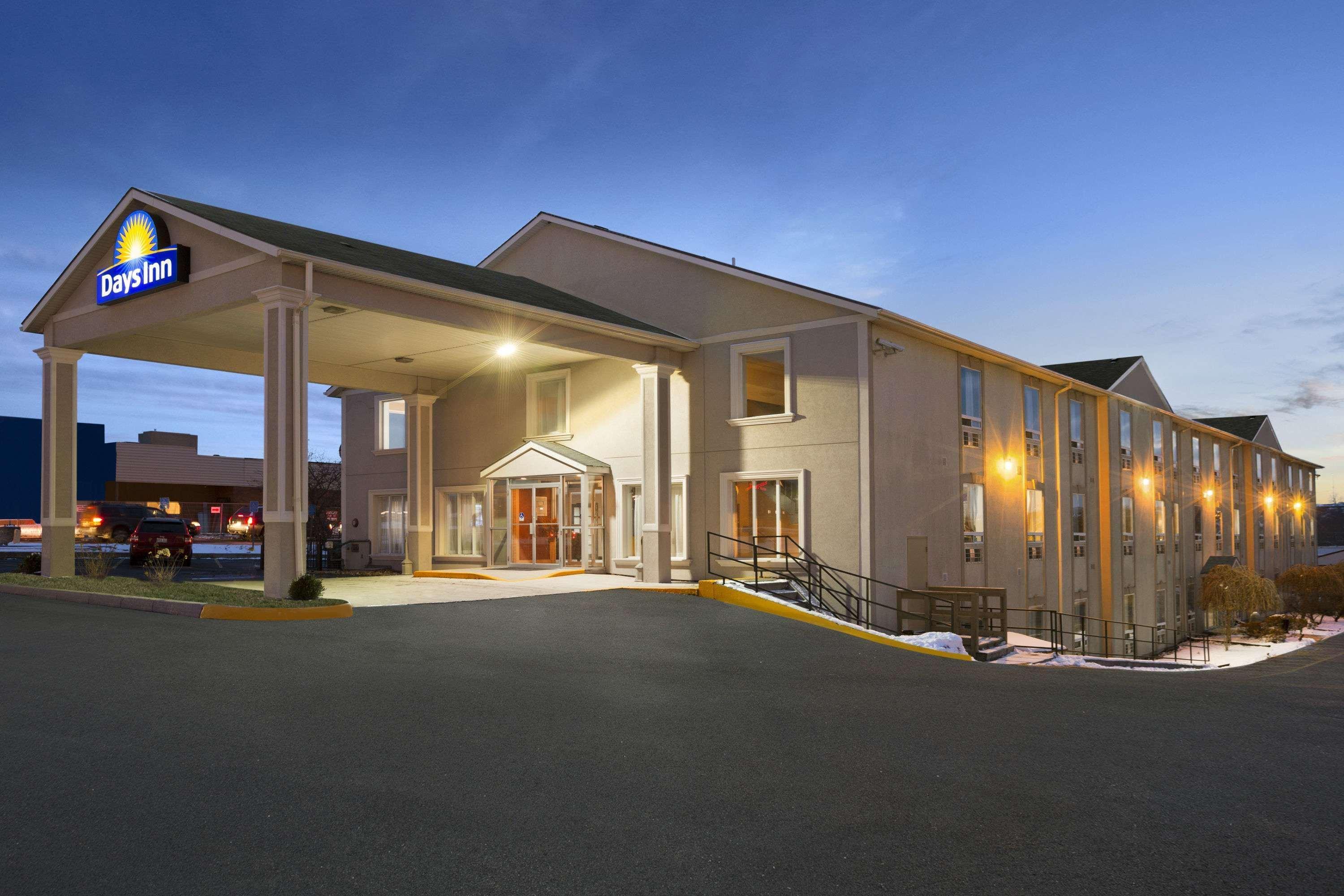 Days Inn By Wyndham Woodstock Exteriér fotografie