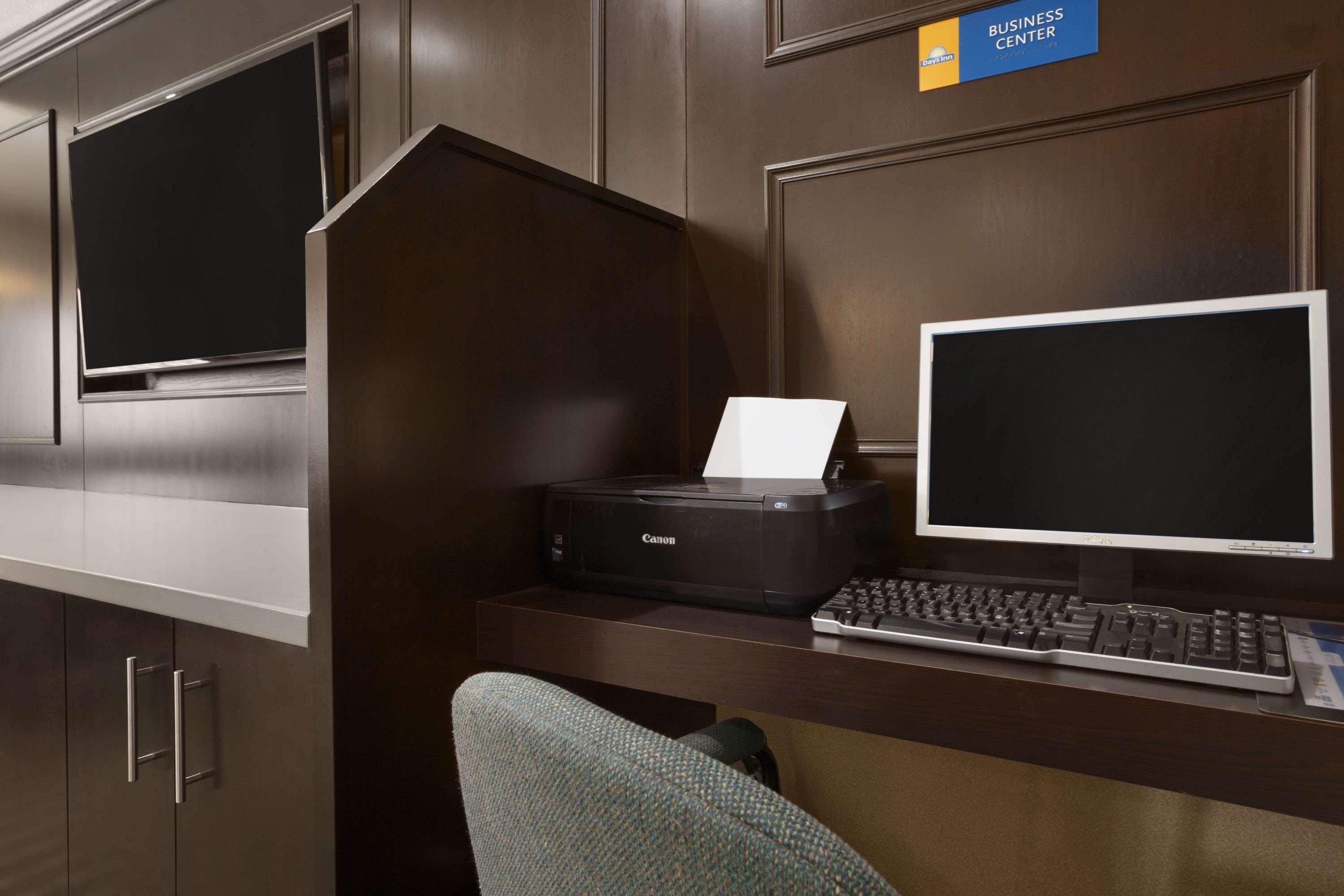 Days Inn By Wyndham Woodstock Exteriér fotografie